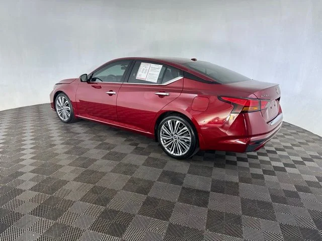 Used 2023 Red Nissan 2.5 SL image 7
