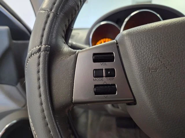 Used 2006 Silver Nissan 2.5 S image 21