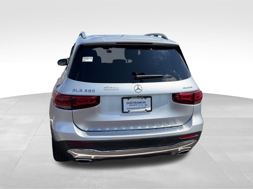 Used 2023 Silver Mercedes-Benz GLB 250 image 4