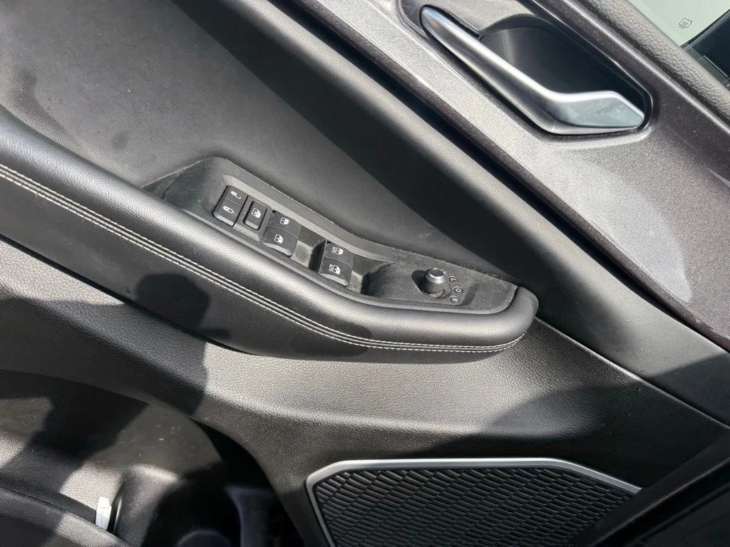 Used 2022 Gray Jeep Laredo image 6