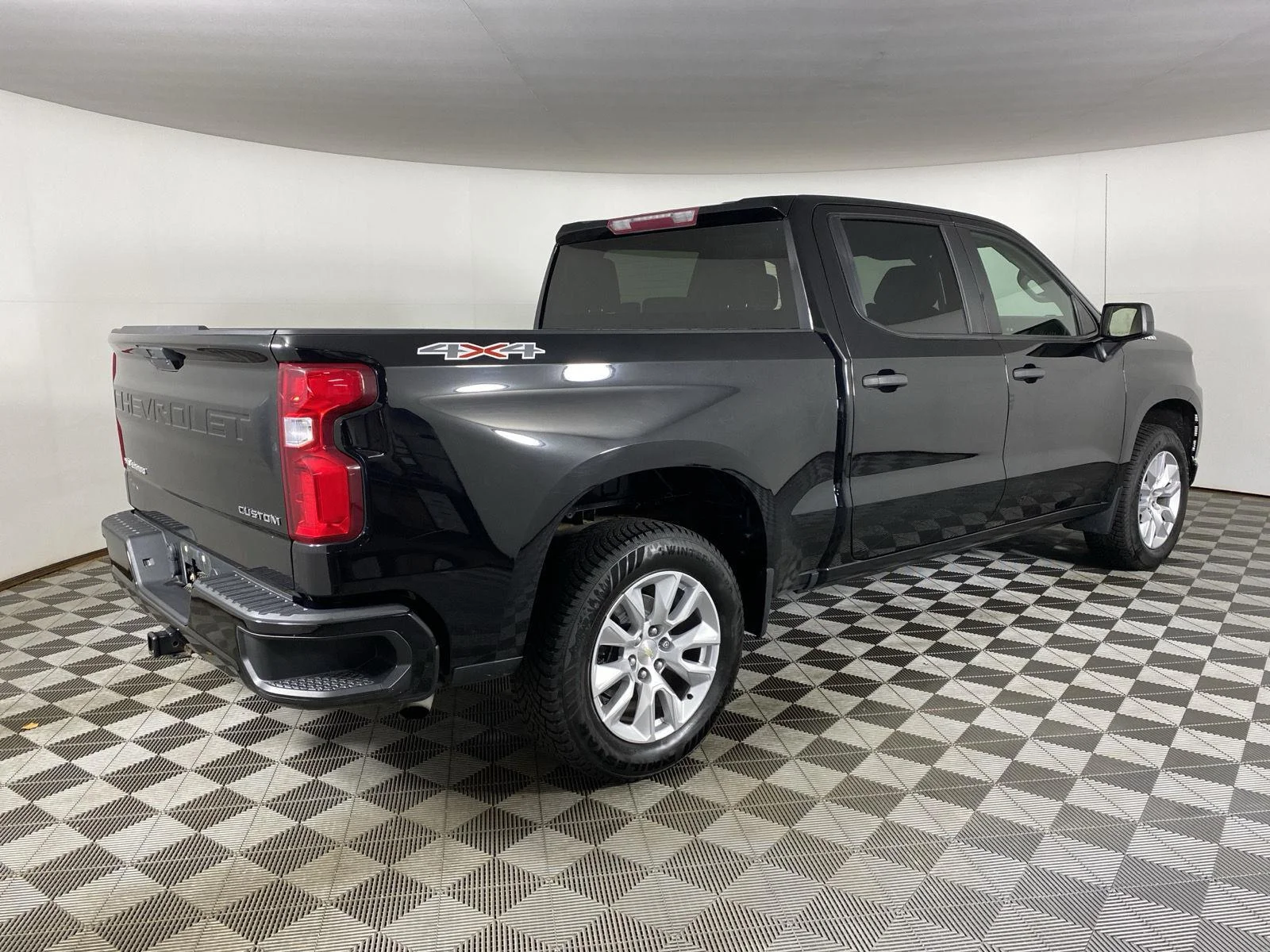 Used 2022 Black Chevrolet Custom image 16