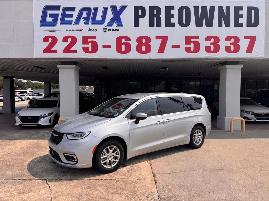 Used 2023 Silver Chrysler Touring L image 1