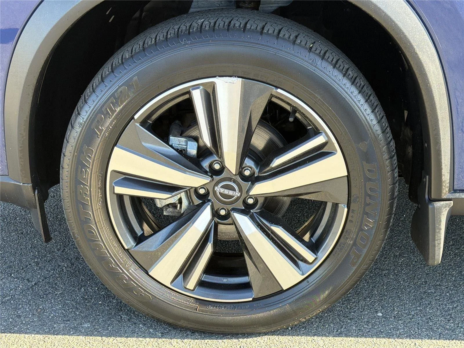 Used 2023 Caspian Blue Metallic Nissan Platinum image 31