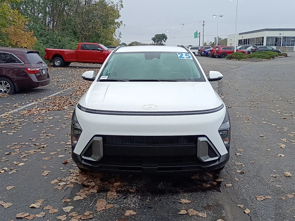 Used 2025 Atlas White Hyundai SEL image 8