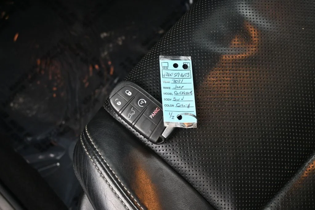 Used 2021 Granite Crystal Metallic Clearcoat Jeep Limited image 18