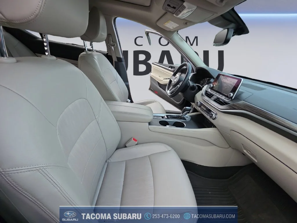 Used 2019 Black Nissan 2.5 Platinum image 17