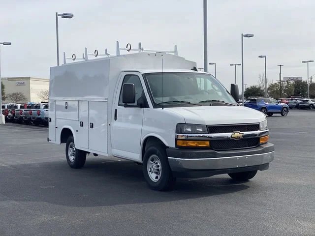 2025 Chevrolet Express Cutaway