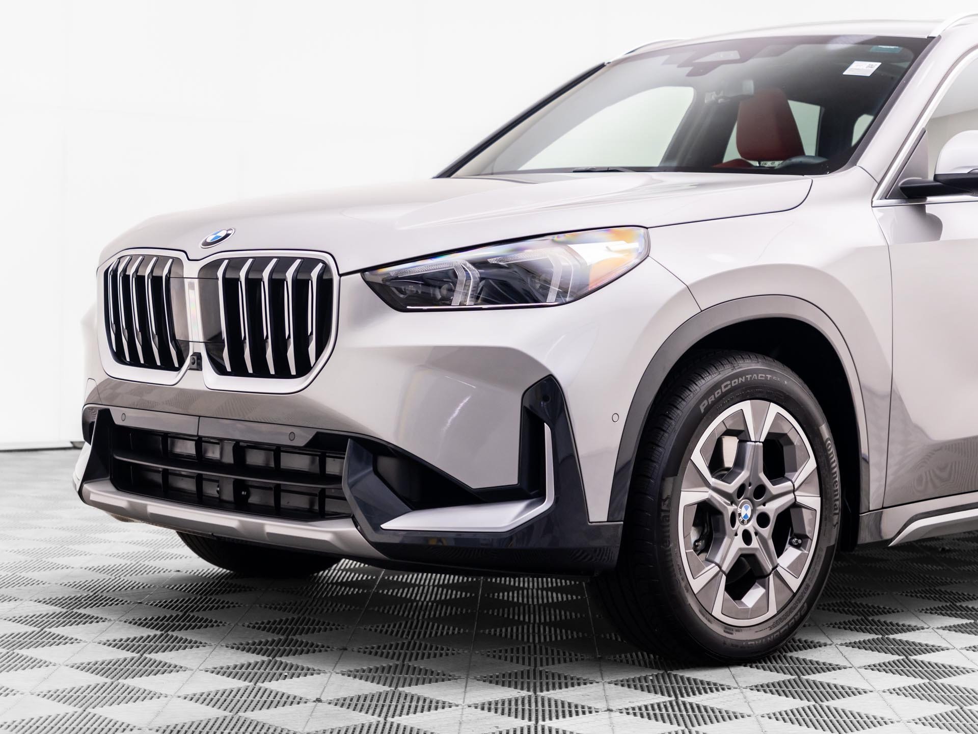 Certified Used 2025 Space Silver Metallic BMW xDrive28i image 38
