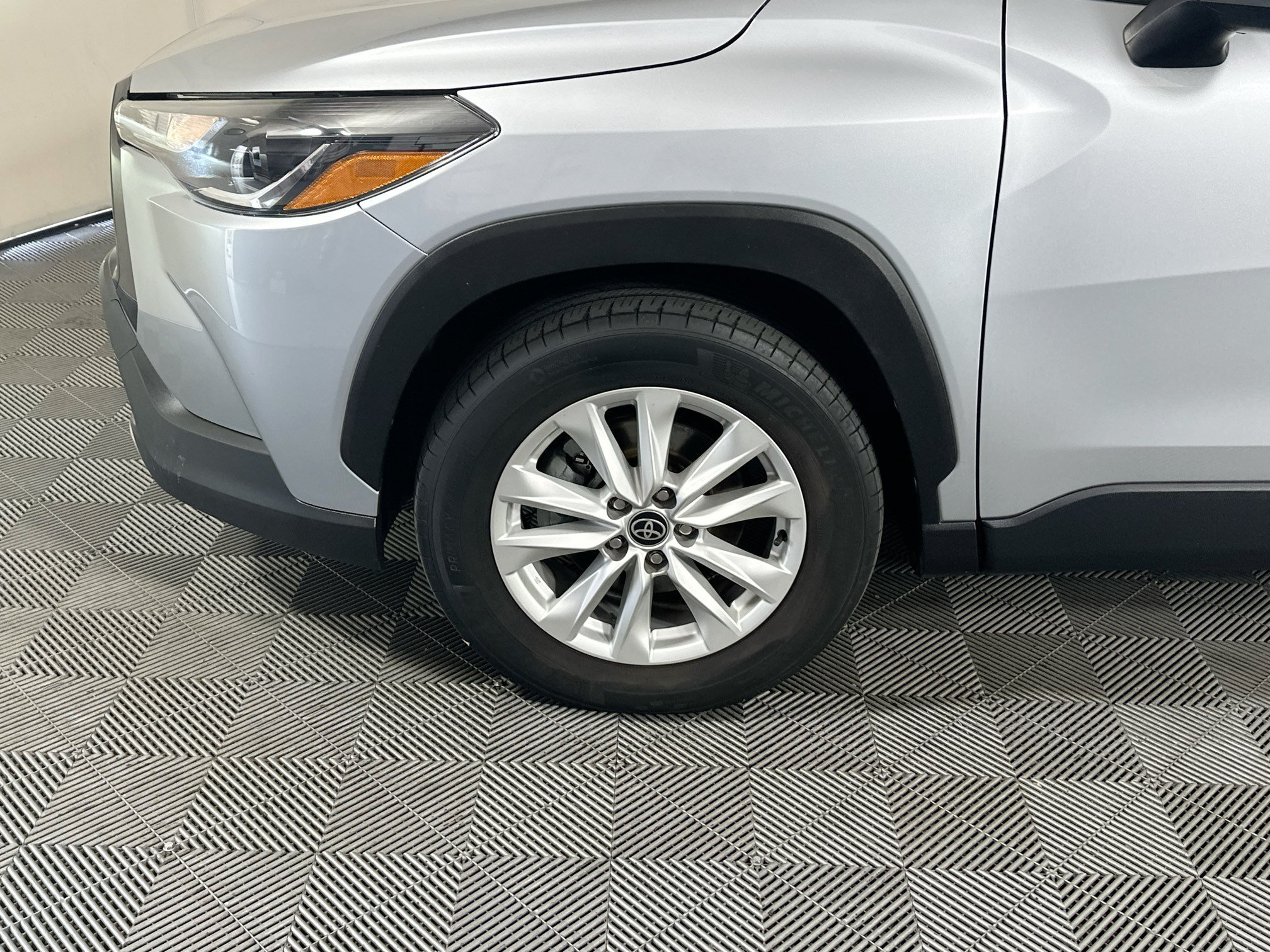 Used 2022 Silver Toyota LE image 11