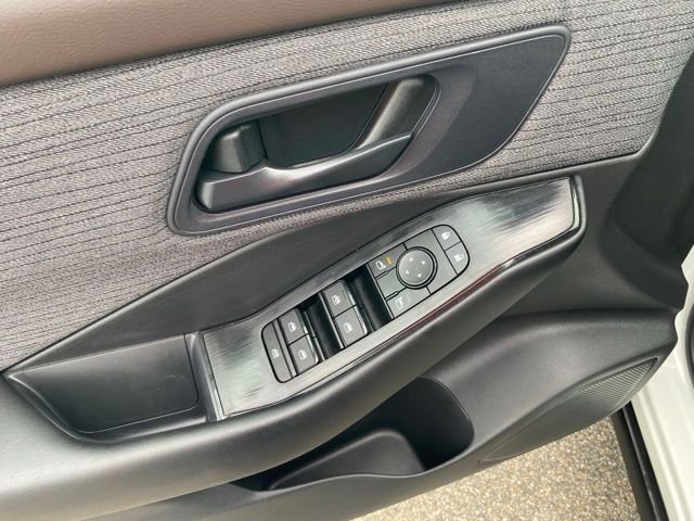 Used 2023 Glacier White Nissan S image 13