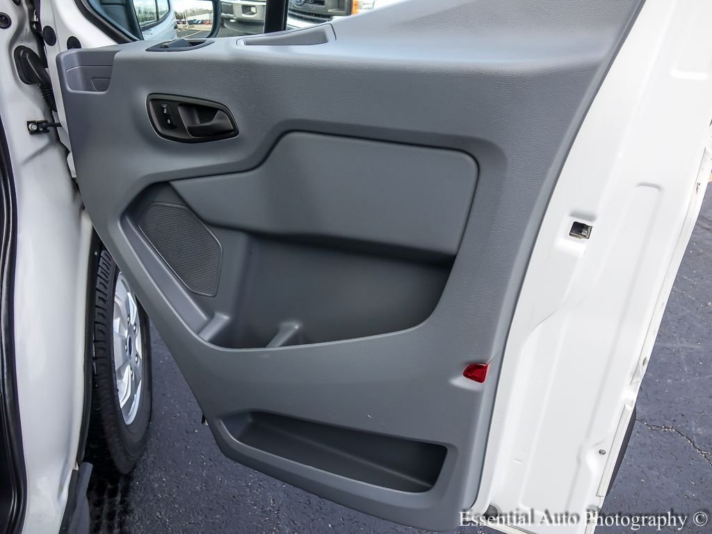 Used 2017 Oxford White Ford XLT Medium Roof image 26