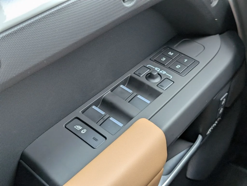 New 2026 Fuji White Land Rover X-Dynamic SE image 30