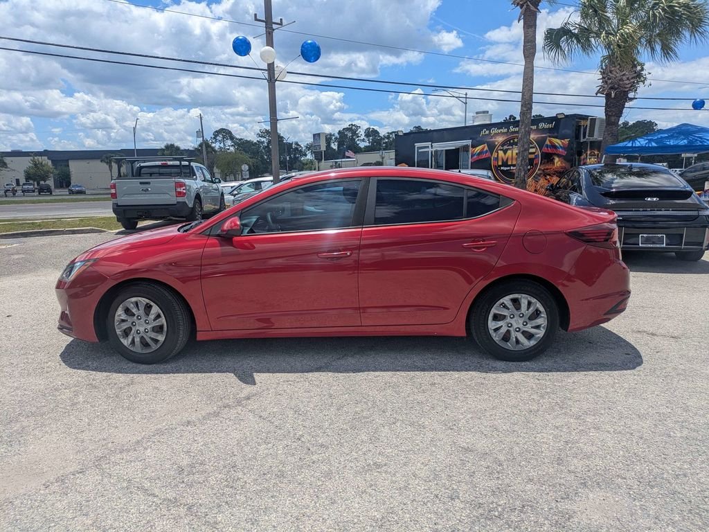 Used 2020 Red Hyundai SE image 6