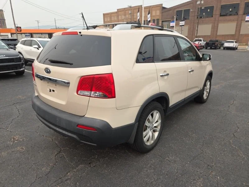 Used 2011 White Kia LX image 7
