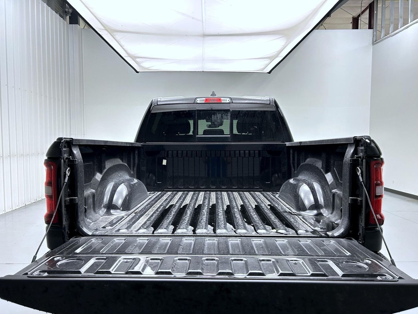 New 2026 Diamond Black Crystal Pearl-Coat Exterior Paint RAM Big Horn/Lone Star image 21