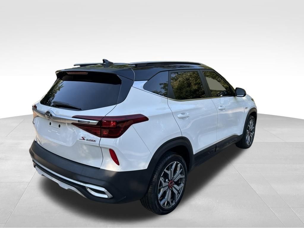 Used 2021 White Kia S image 5