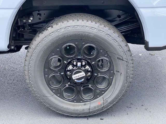 New 2026 Glacier Gray Metallic Tri-Coat Ford Lariat image 4