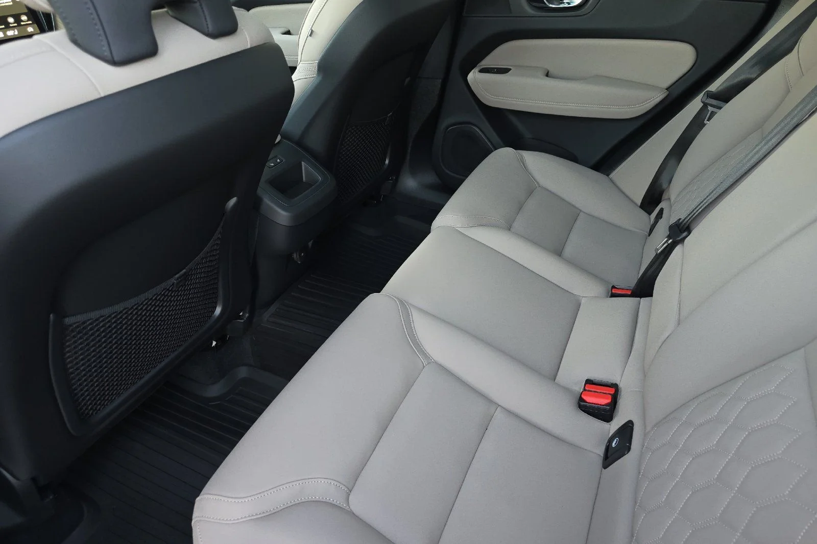 2026 Volvo XC60 Plus - Photo 11