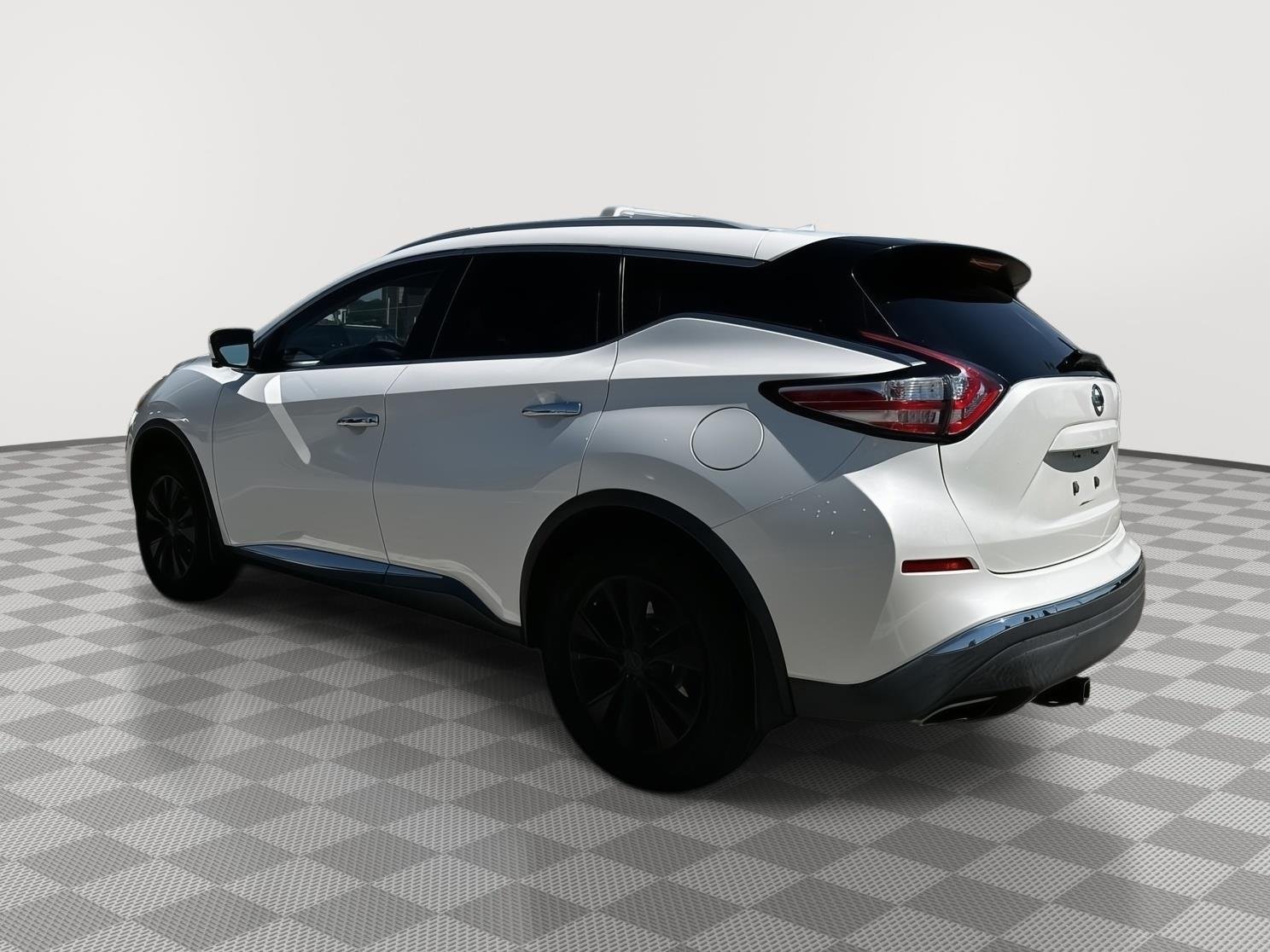 Used 2016 Pearl White Nissan SL image 4