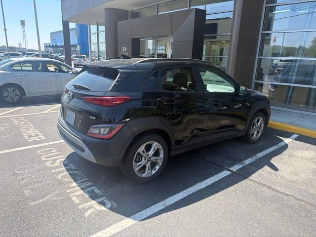 Used 2023 Black Hyundai SEL image 3