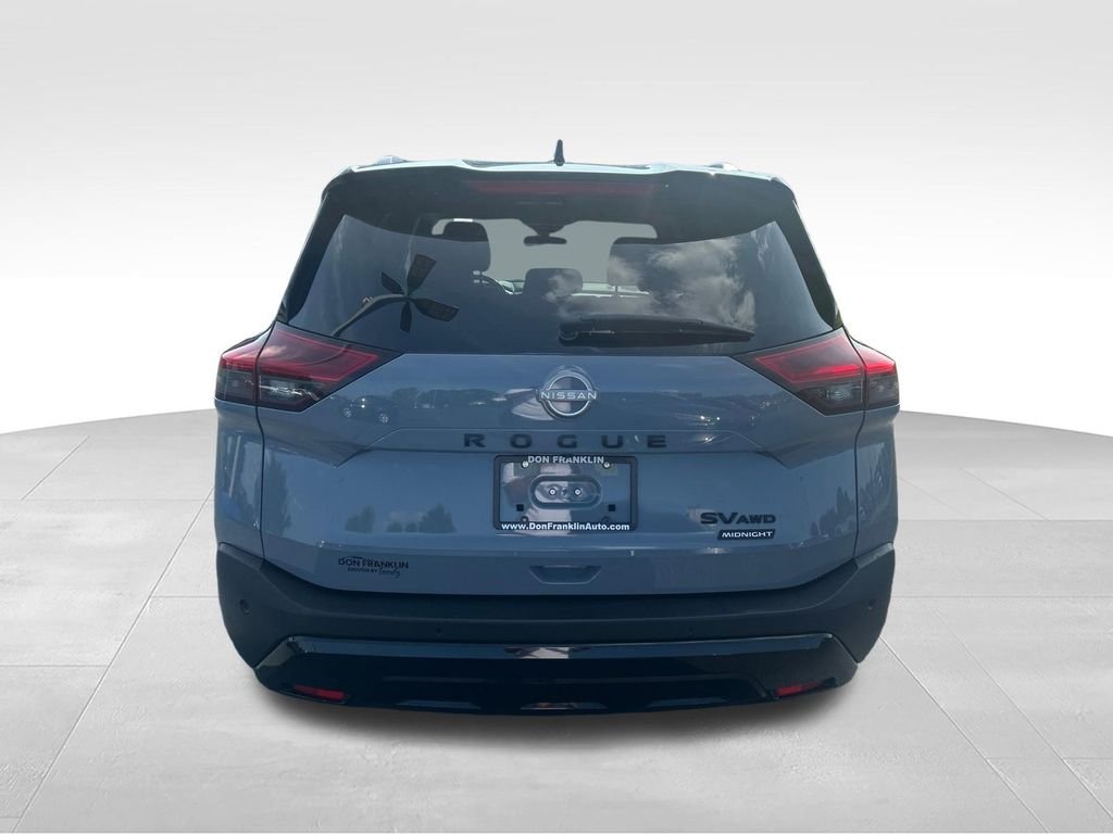 Used 2023 Gray Nissan SV image 4