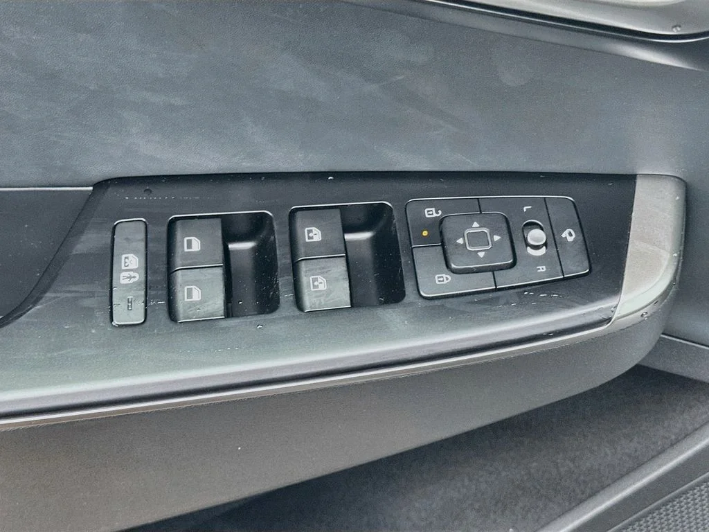 New 2026 Wolf Gray Kia LIGHT image 18