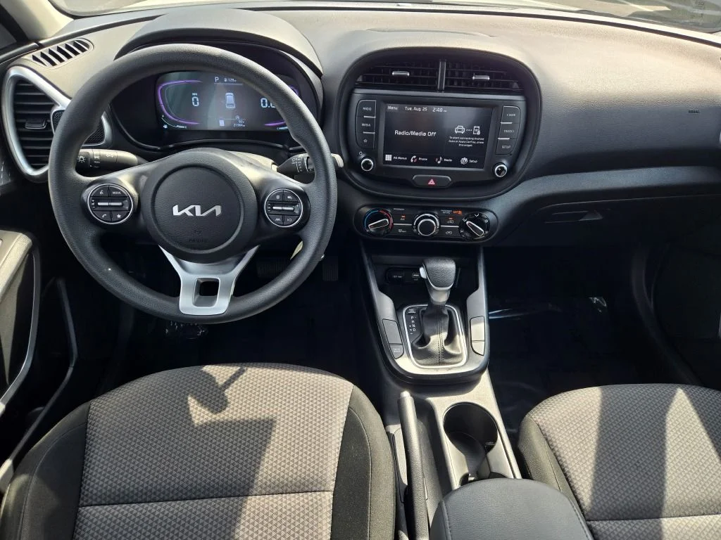 Used 2025 Snow White Pearl Kia LX image 16