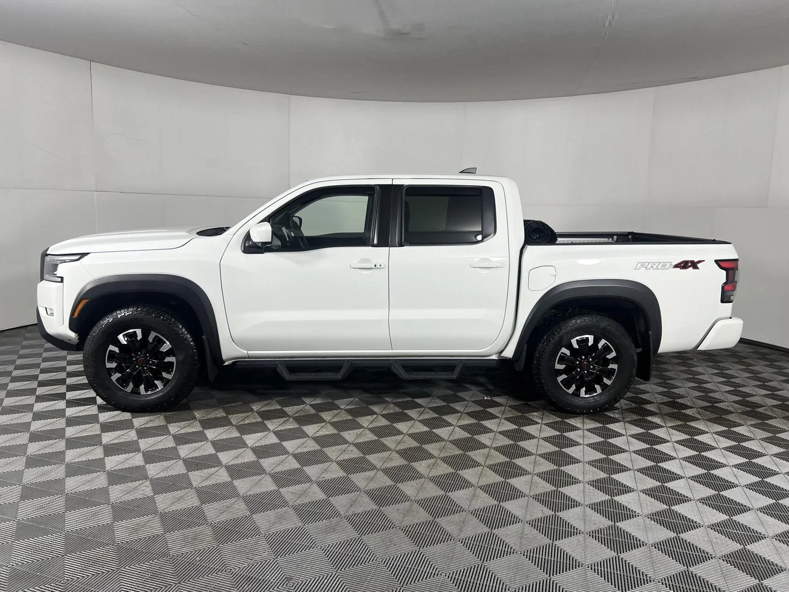 Used 2023 Glacier White Nissan PRO-4X image 5
