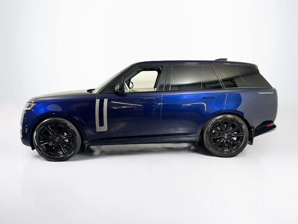 Used 2023 Blue Land Rover SE image 2