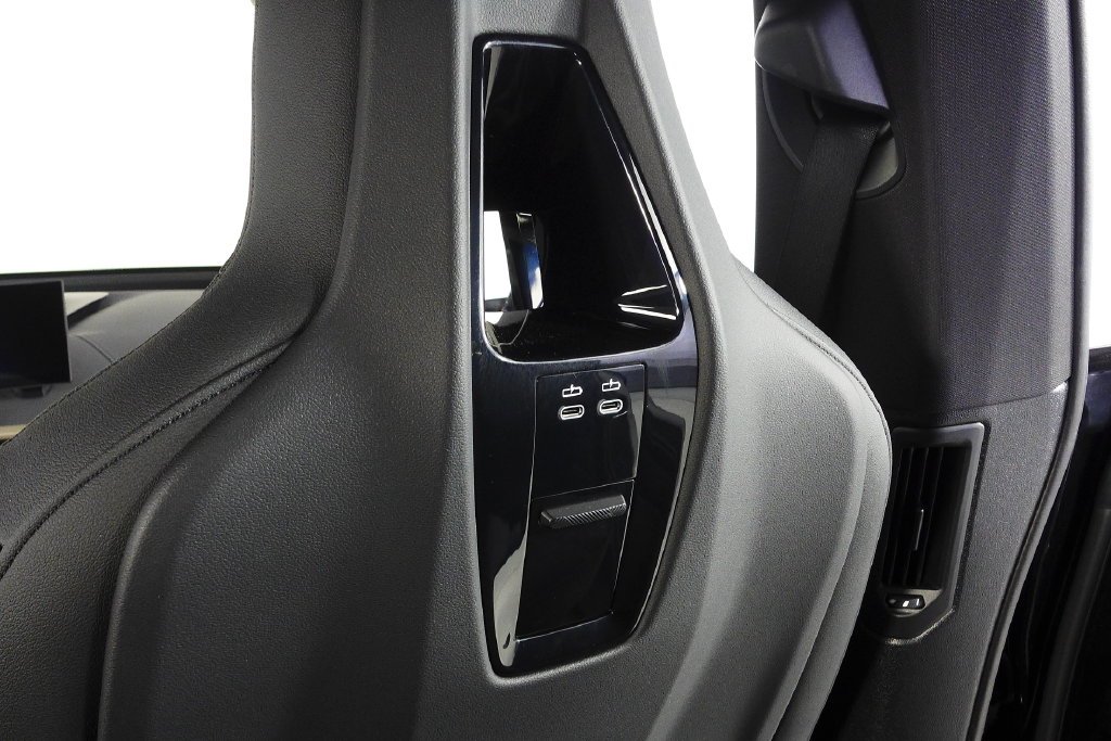 Certified Used 2023 Black Sapphire Metallic BMW M60 image 22