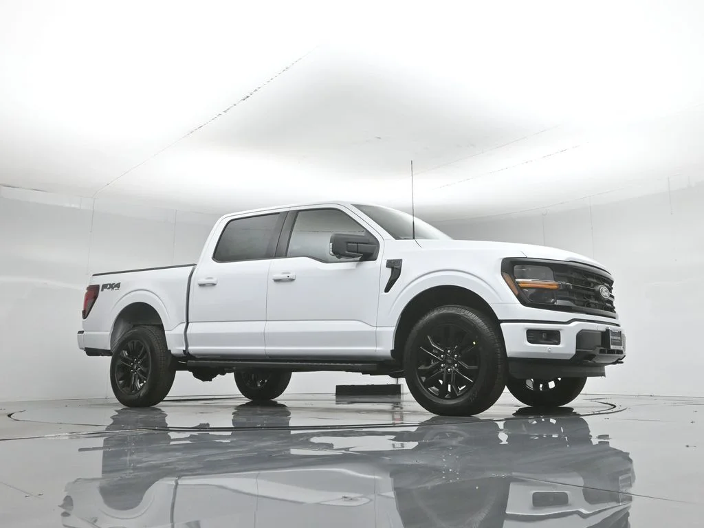 New 2026 Oxford White Ford XLT image 3
