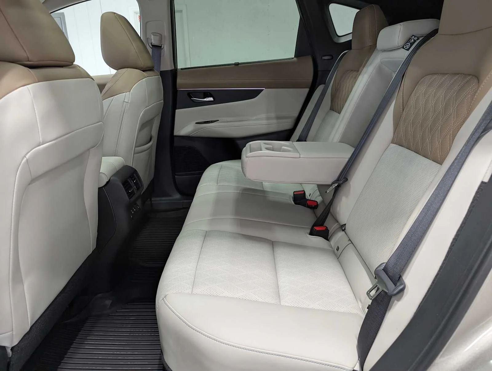 Used 2026 Champagne Silver Metallic Nissan Platinum image 22