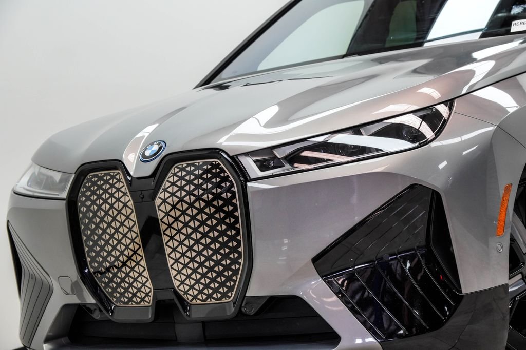 Used 2024 Gray BMW xDrive50 image 2