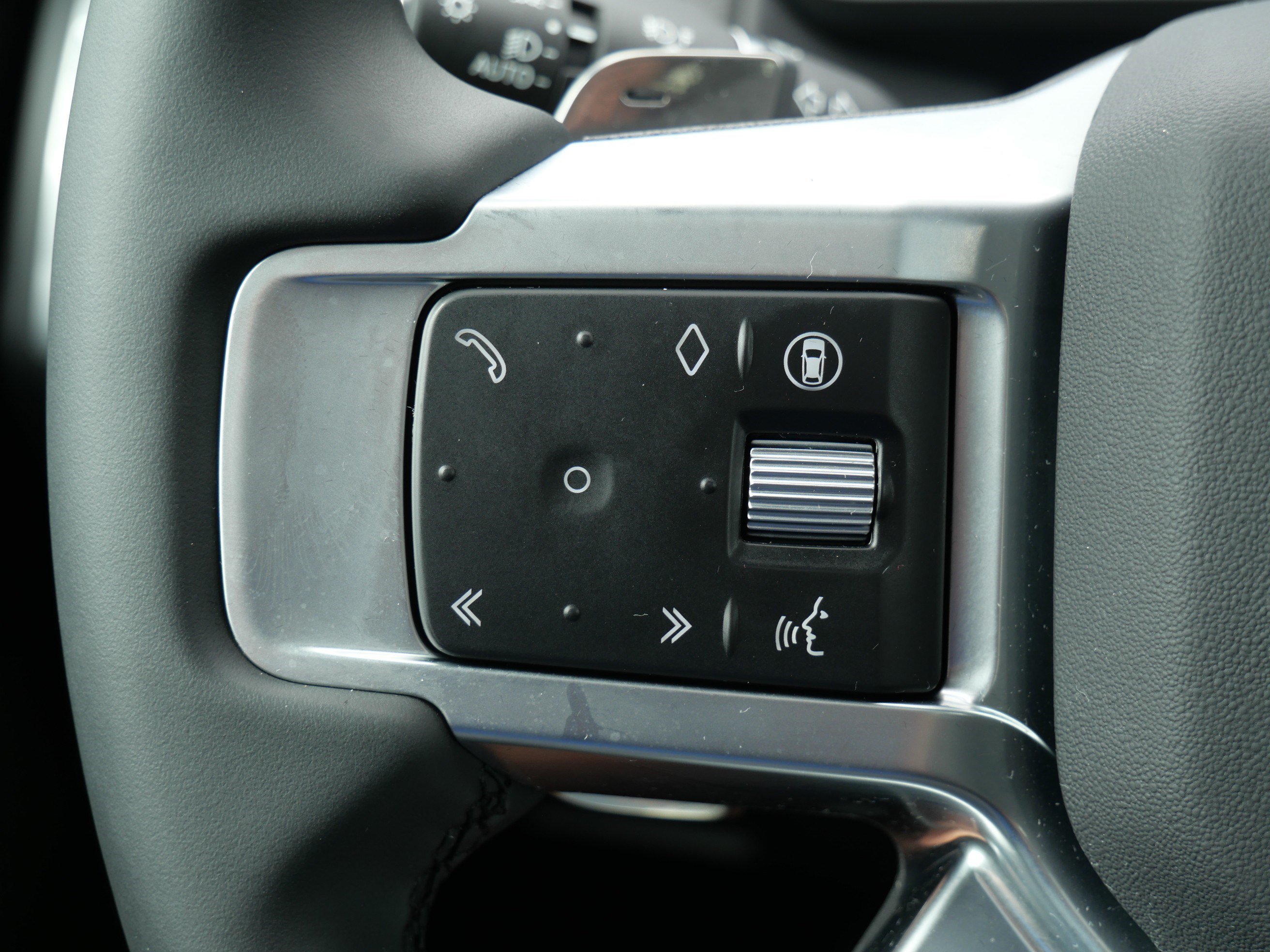 Certified Used 2025 Santorini Black Metallic Land Rover Dynamic SE image 23