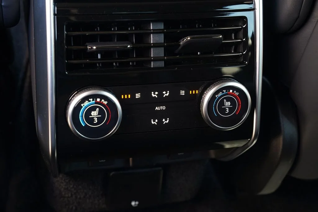 New 2026 Carpathian Grey Land Rover SE image 36