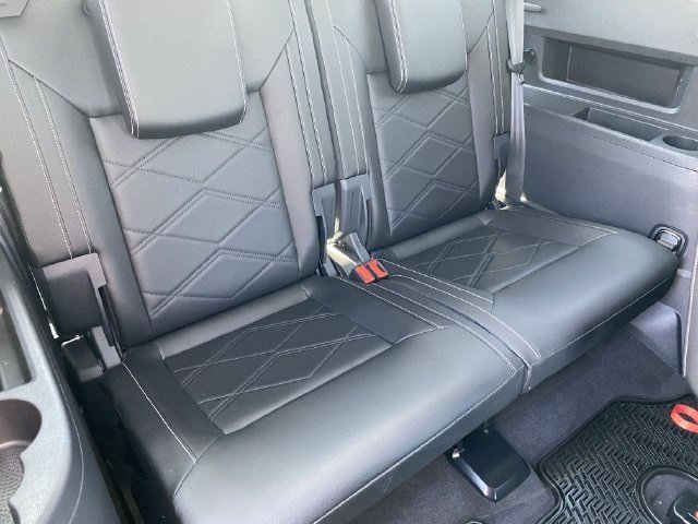 Used 2024 Gray Volkswagen 2.0T SE w/Technology image 14