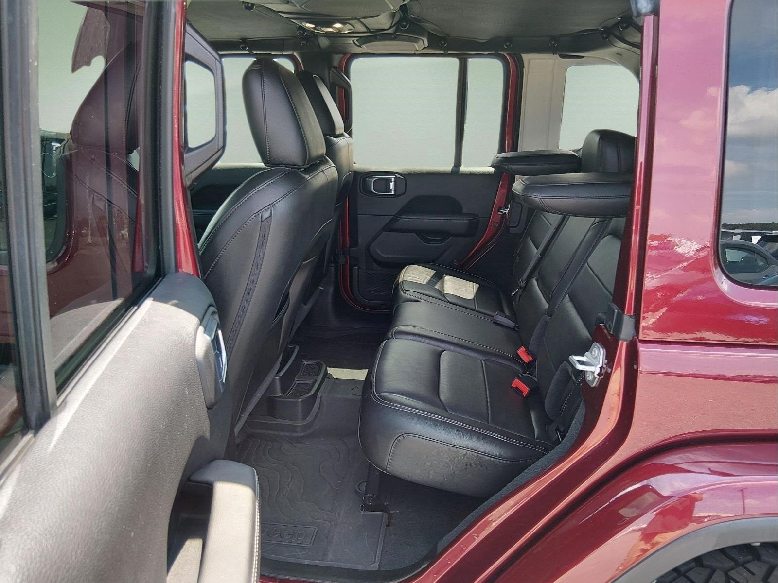 Used 2022 Snazzberry Pearlcoat Jeep Unlimited Sahara image 19