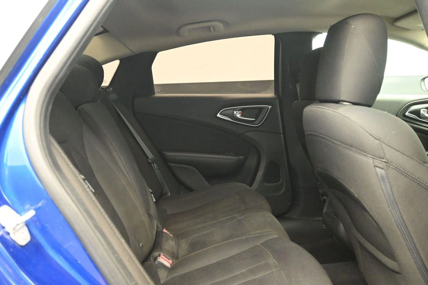 Used 2016 Vivid Blue Pearlcoat Chrysler Limited image 9