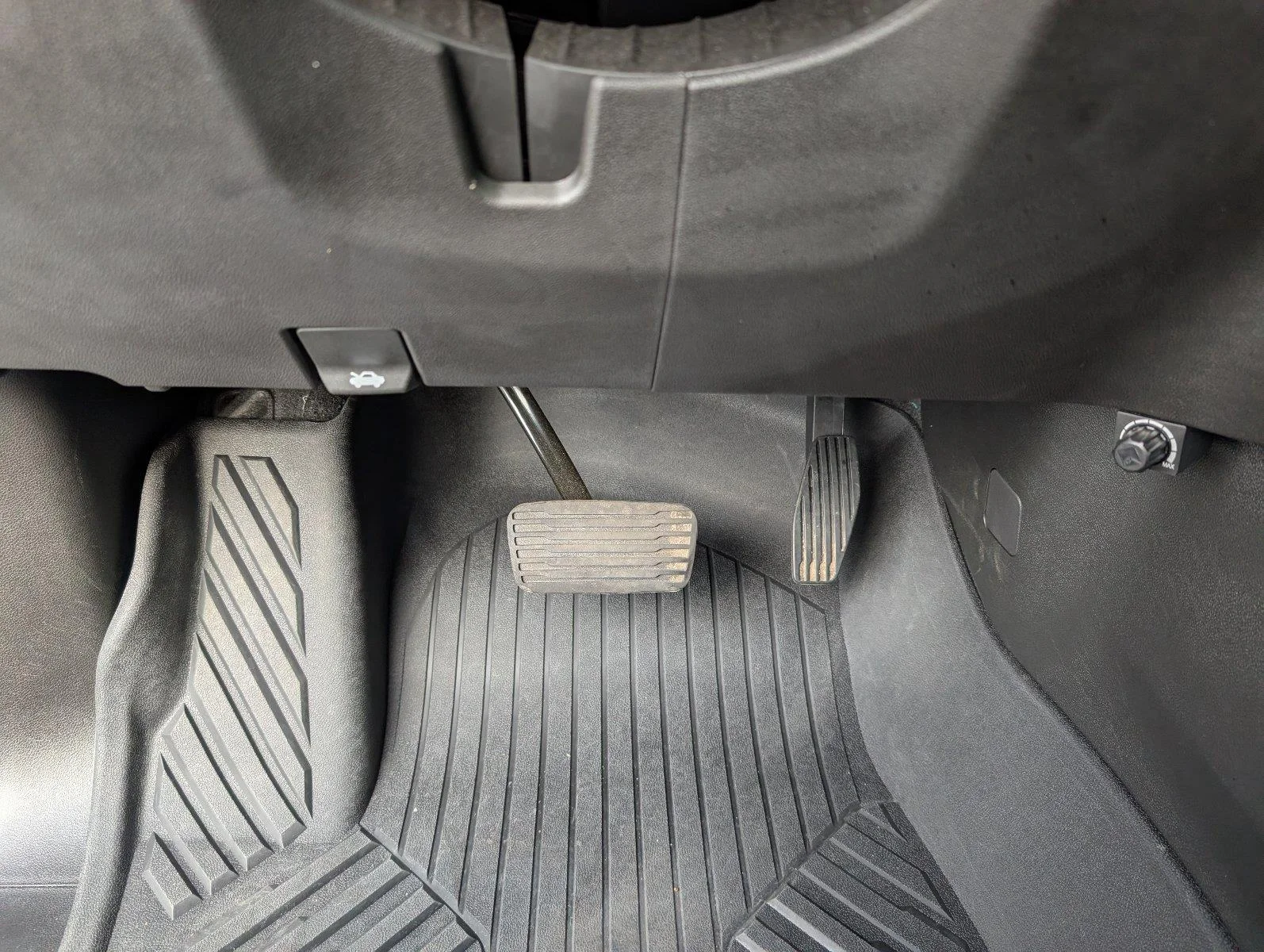 Used 2025 Black Chevrolet RST image 29