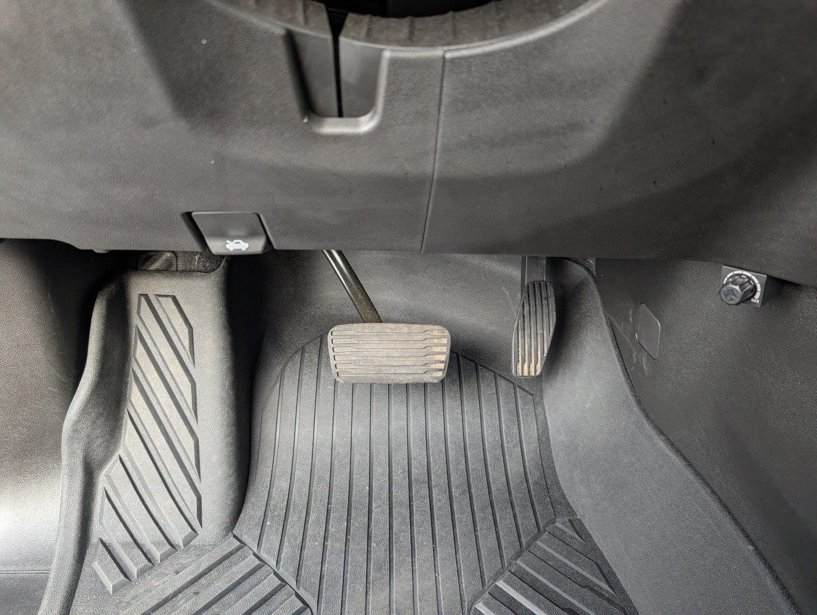 Used 2025 Black Chevrolet RST image 29