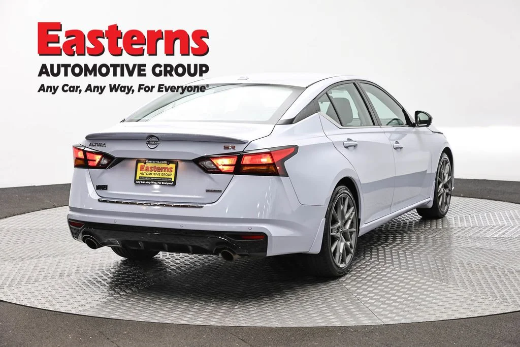 Used 2023 Gray Nissan 2.0 SR image 5