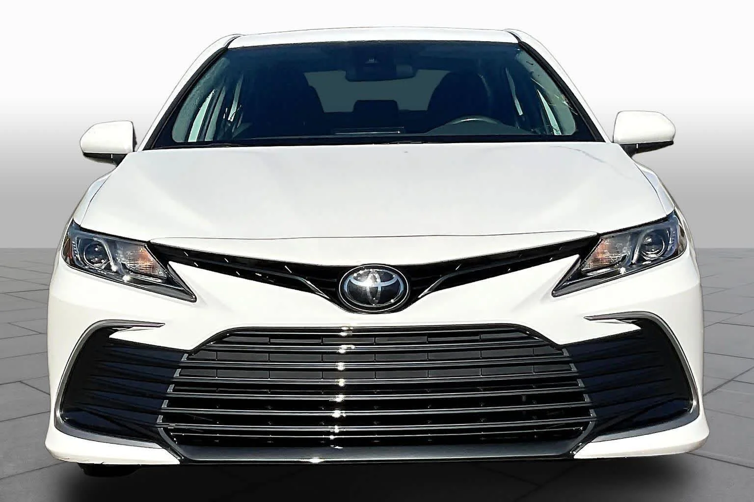 Used 2024 Ice Cap Toyota LE image 4