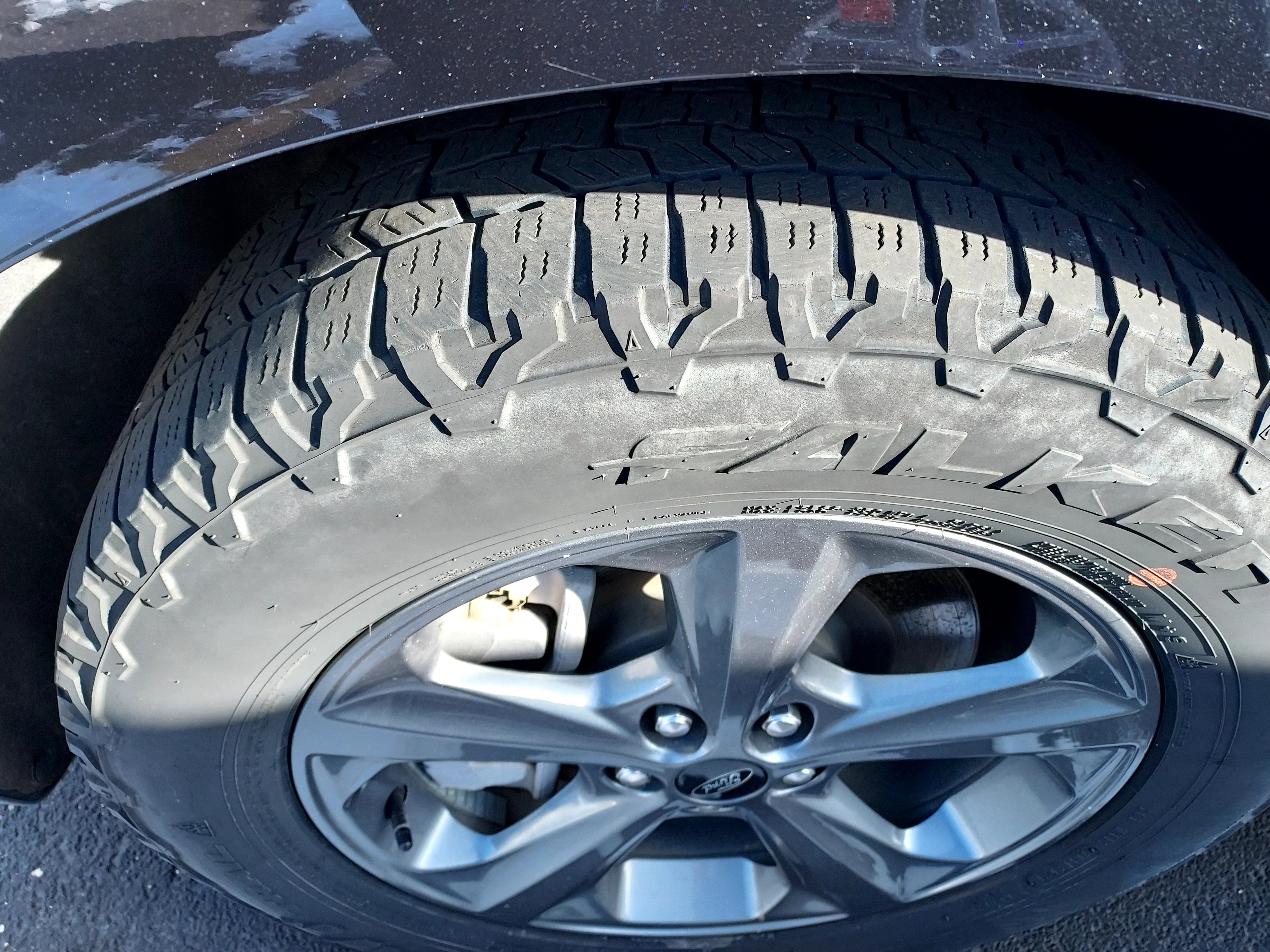 Used 2022 Black Ford SEL image 3