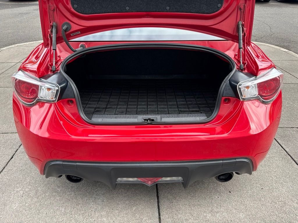 Used 2016 Red Subaru Premium image 27