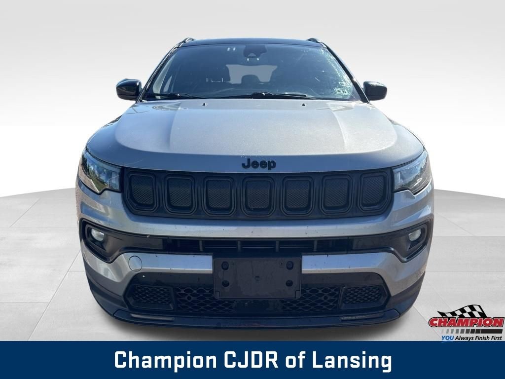 Used 2022 Silver Jeep Altitude image 11