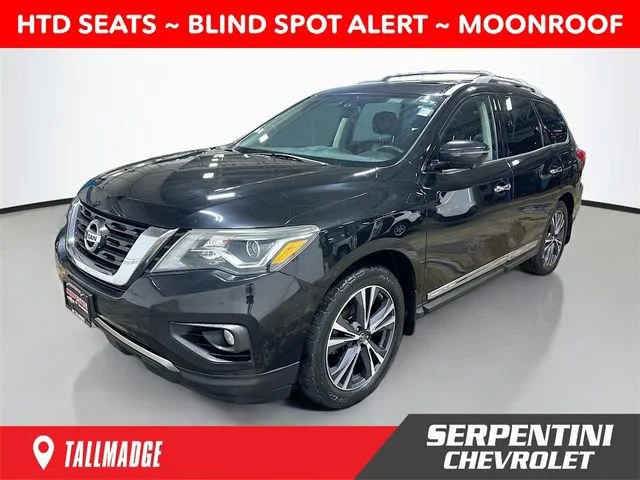 2017 Nissan Pathfinder Platinum 4WD's photo