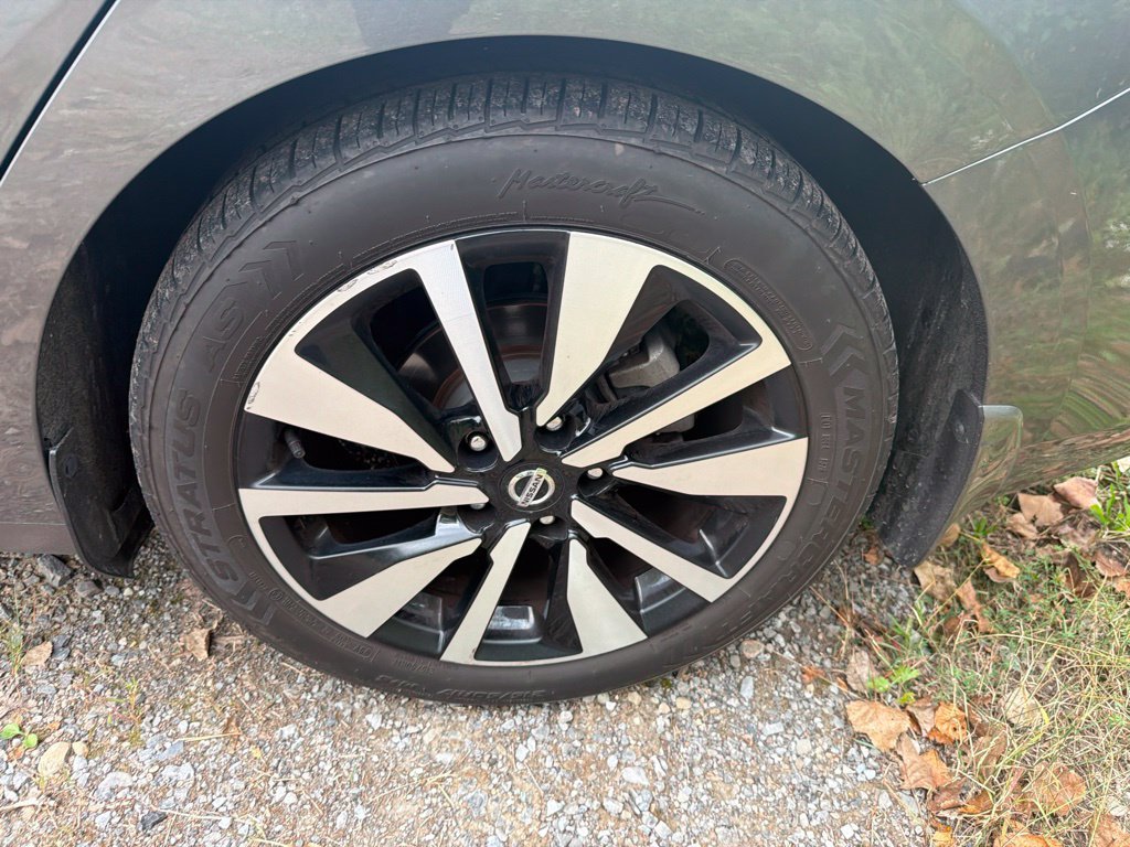 Used 2021 Gray Nissan SV image 7