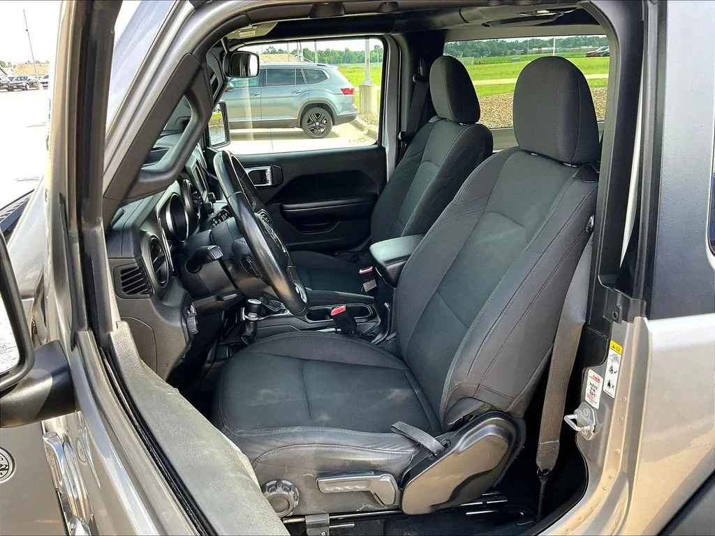 Used 2019 Silver Jeep Sport S image 11
