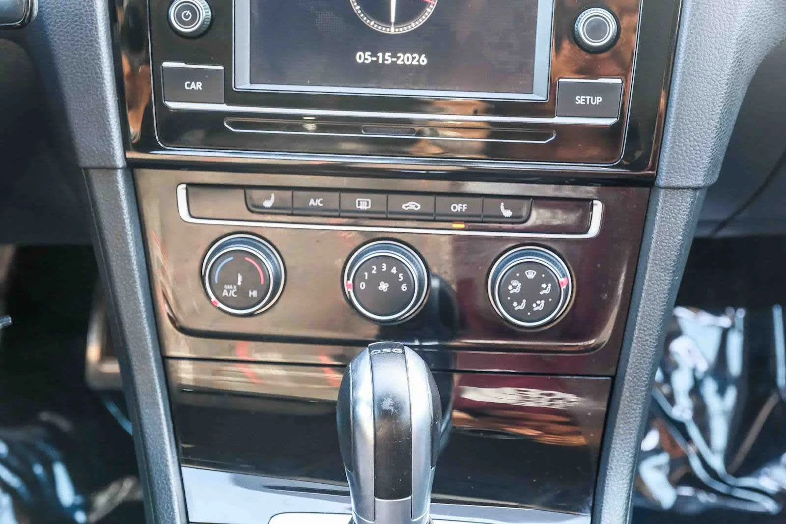 Used 2018 Deep Black Pearl Metallic Volkswagen S image 15