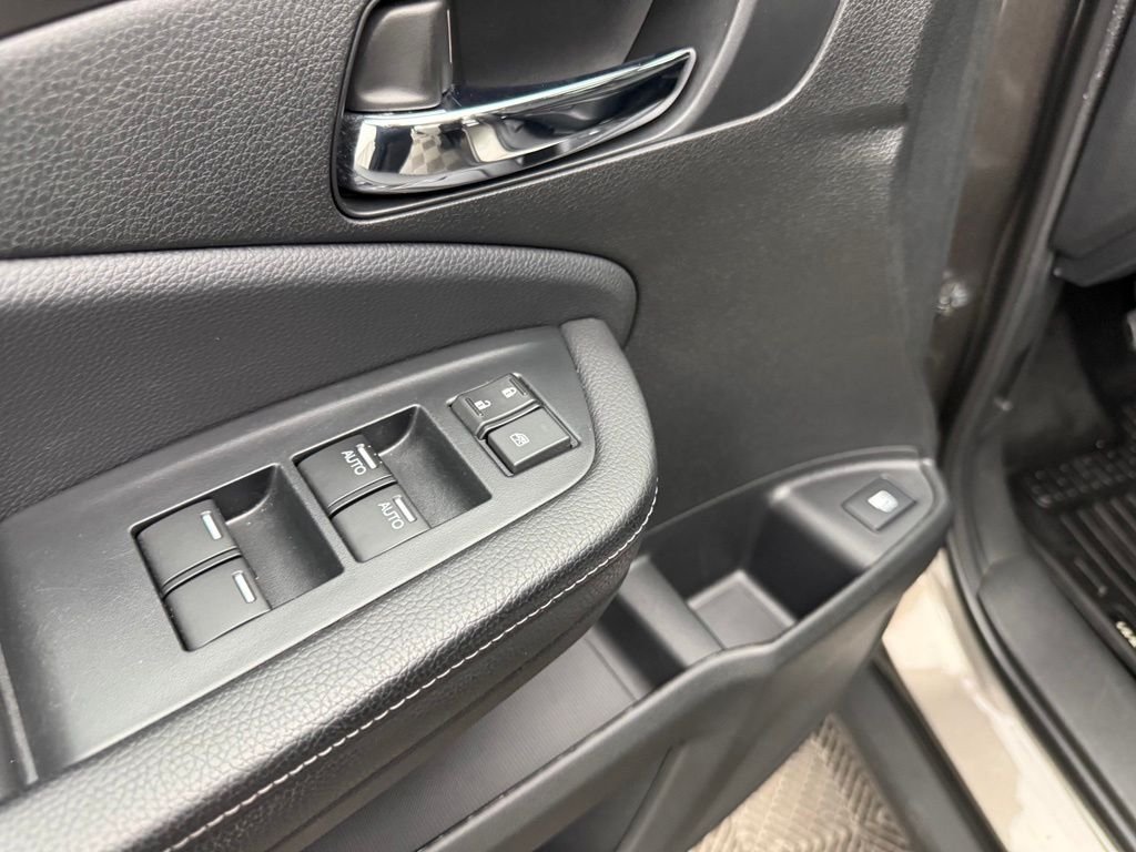 Used 2020 Pacific Pewter Metallic Honda RTL image 19